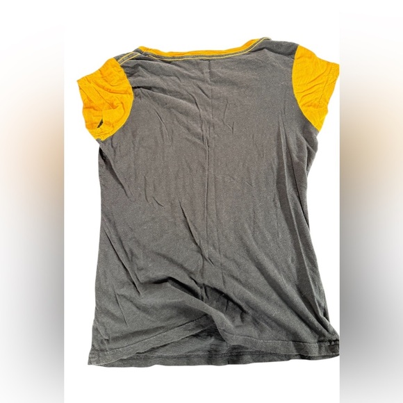 NFL Team Women’s Vneck Black and Yellow Pittsburgh Steelers Tee. Sz M - Picture 2 of 4